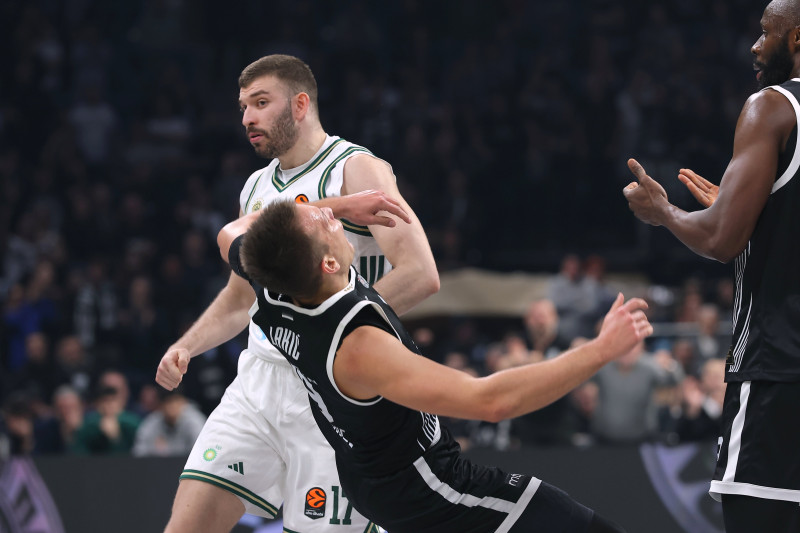 Αδικαιολόγητος Ρογκαβόπουλος - Χτύπησε αντίπαλο και αποβλήθηκε! (ΒΙΝΤΕΟ)