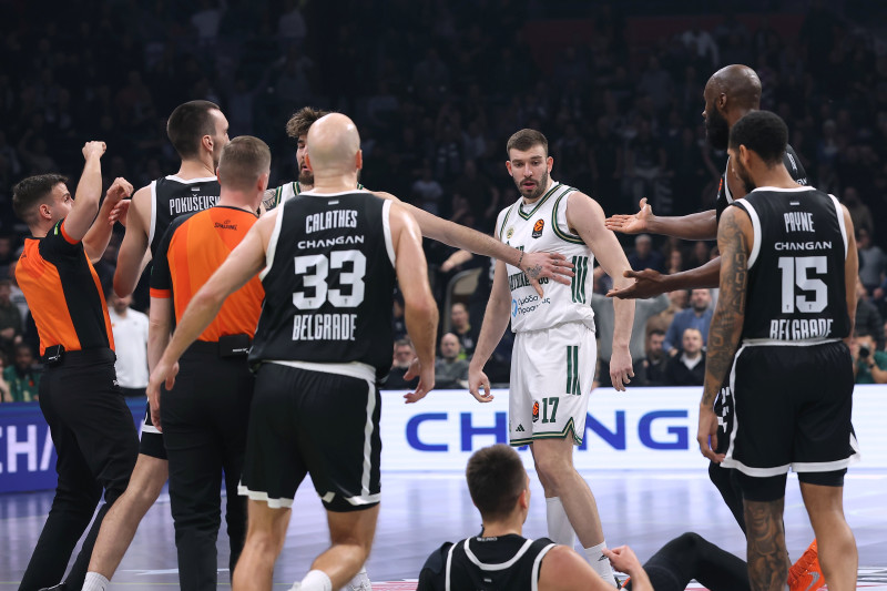 Αδικαιολόγητος Ρογκαβόπουλος - Χτύπησε αντίπαλο και αποβλήθηκε! (ΒΙΝΤΕΟ)