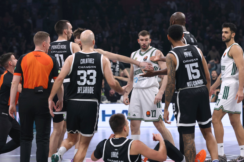 Αδικαιολόγητος Ρογκαβόπουλος - Χτύπησε αντίπαλο και αποβλήθηκε! (ΒΙΝΤΕΟ)