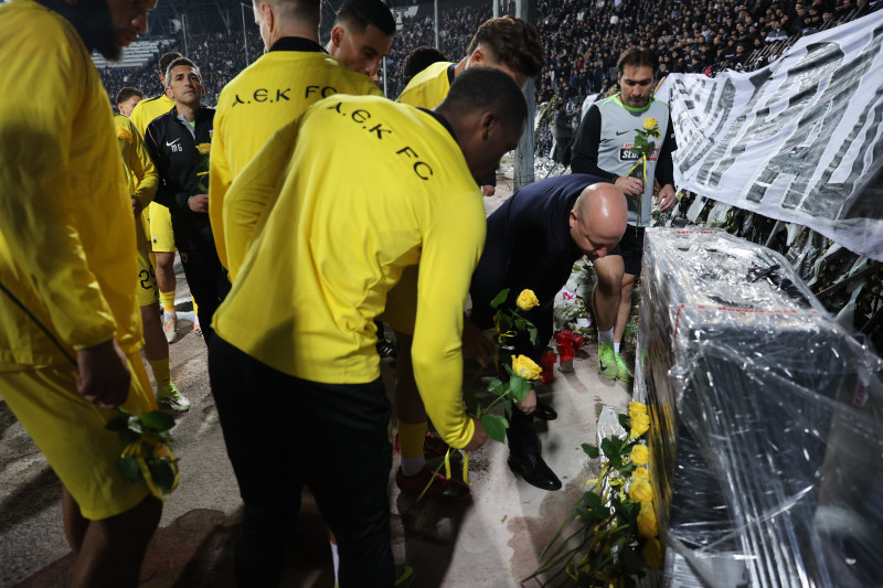 Συγκίνηση στην Τούμπα! Λουλούδια από ΑΕΚ και S.Μάριο για τα παιδιά του ΠΑΟΚ