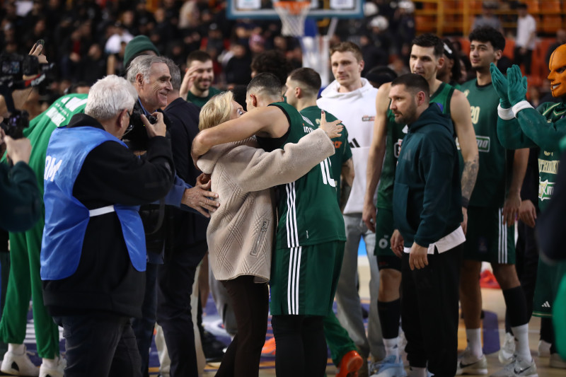 Παναθηναϊκός: Η ζεστή αγκαλιά Σλούκα-Δέσποινας Γιαννακόπουλου! (ΦΩΤΟ)