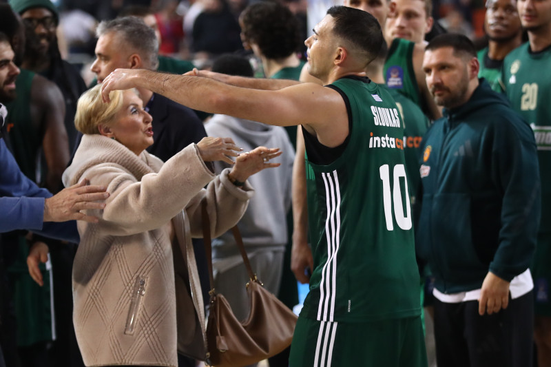 Παναθηναϊκός: Η ζεστή αγκαλιά Σλούκα-Δέσποινας Γιαννακόπουλου! (ΦΩΤΟ)