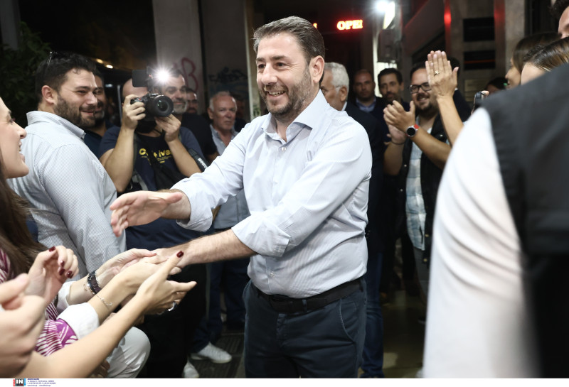 Το ΠΑΣΟΚ έχει κρυφή δημοσκόπηση για Τσίπρα και Καρυστιανού - Πού θα φτάσουν