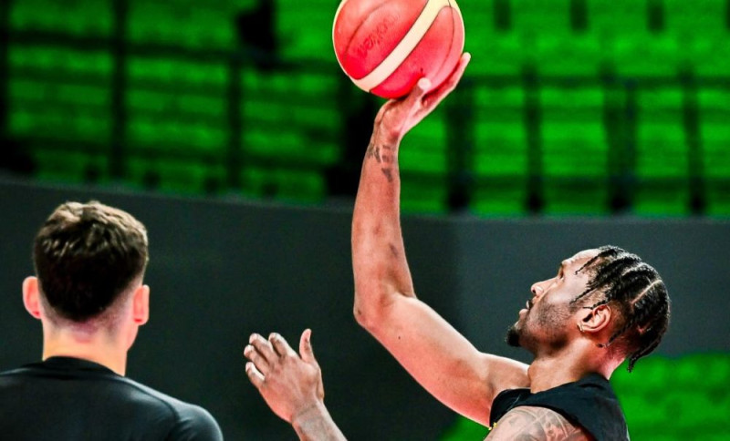 Ο Νάιτζελ Χέιζ-Ντέιβις 