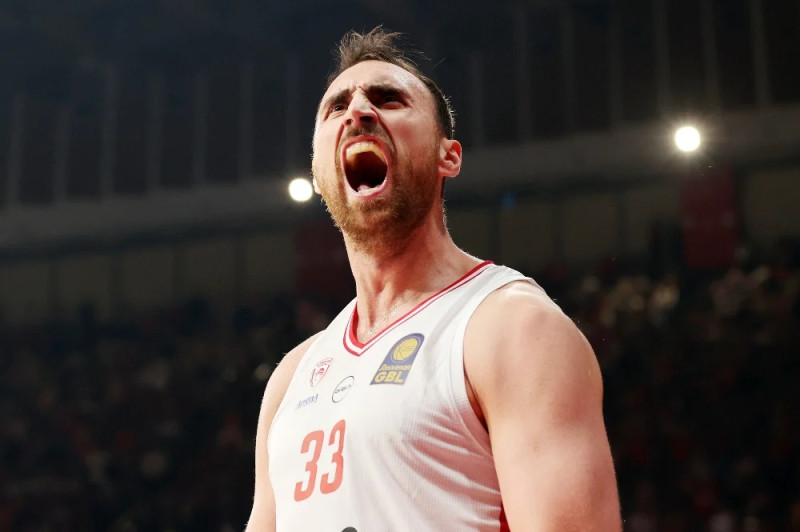 Σημαντική εξέλιξη με Μιλουτίνοφ ενόψει ΠΑΟ - Στον... αέρα ο Βεζένκοφ