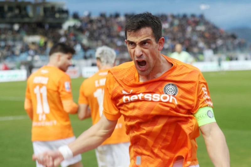 Αποθέωση για τον ΟΦΗ στο αεροδρόμιο: «Κύπελλο στη Μεγαλόνησο» (ΒΙΝΤΕΟ)