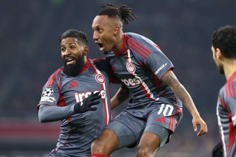 Μαρτίνς και Ροντινέι πανηγυρίζουν γκολ