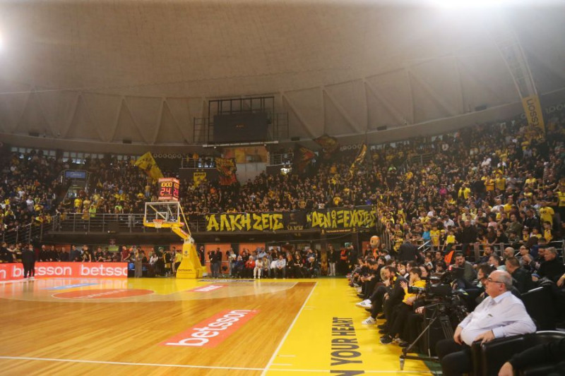 Τεράστιο πανό στον Αλεξάνδρειο: "Άλκη ζεις και δεν θα ξεχαστείς" (ΦΩΤΟ/vid)