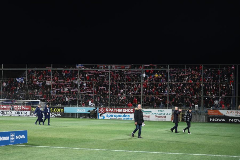 Ερυθρόλευκη απόβαση στην Τρίπολη - Συνθήματα υπέρ Μπαρτζώκα