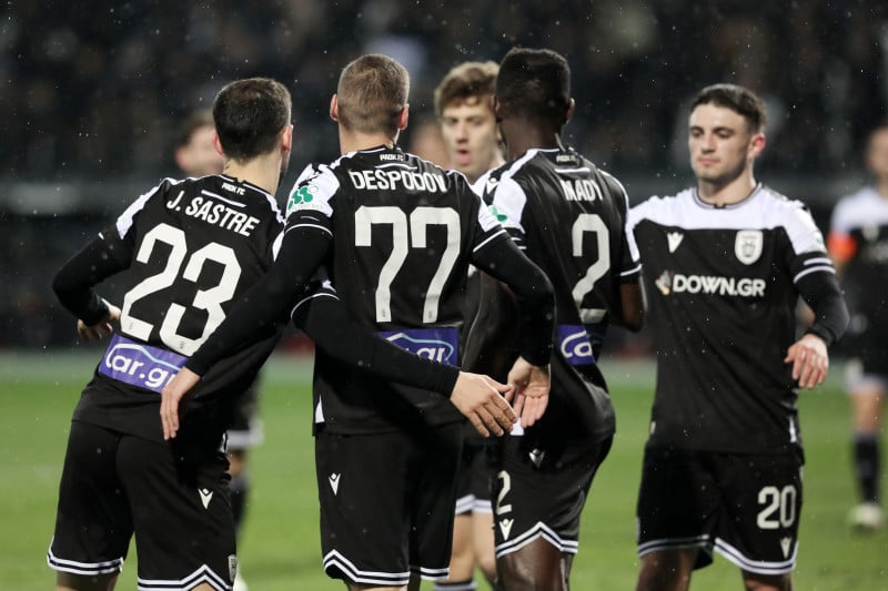 Οι παίκτες του ΠΑΟΚ πανηγυρίζουν γκολ