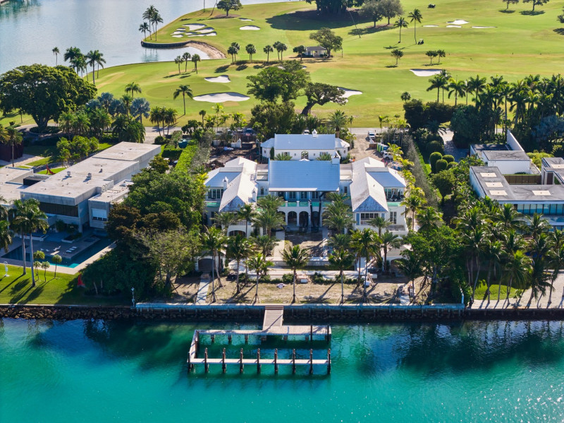 Γιατί όλοι οι πλούσιοι θα μείνουν σε ένα νησί- Βίλα 150 εκατ. ο Ζάκερμπεργκ