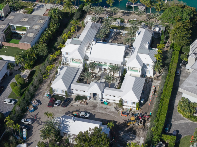 Γιατί όλοι οι πλούσιοι θα μείνουν σε ένα νησί- Βίλα 150 εκατ. ο Ζάκερμπεργκ