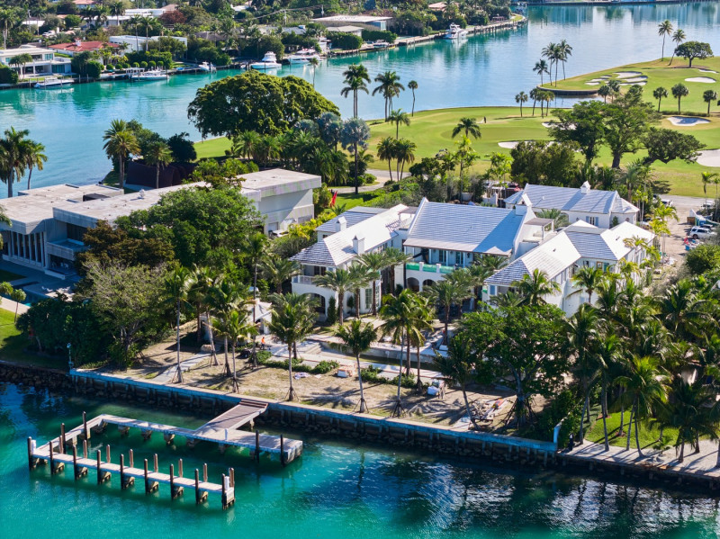 Γιατί όλοι οι πλούσιοι θα μείνουν σε ένα νησί- Βίλα 150 εκατ. ο Ζάκερμπεργκ