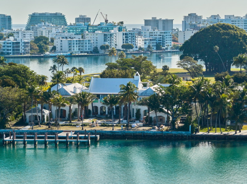 Γιατί όλοι οι πλούσιοι θα μείνουν σε ένα νησί- Βίλα 150 εκατ. ο Ζάκερμπεργκ