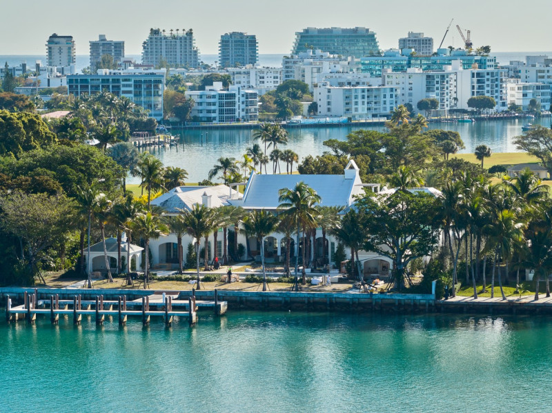 Γιατί όλοι οι πλούσιοι θα μείνουν σε ένα νησί- Βίλα 150 εκατ. ο Ζάκερμπεργκ