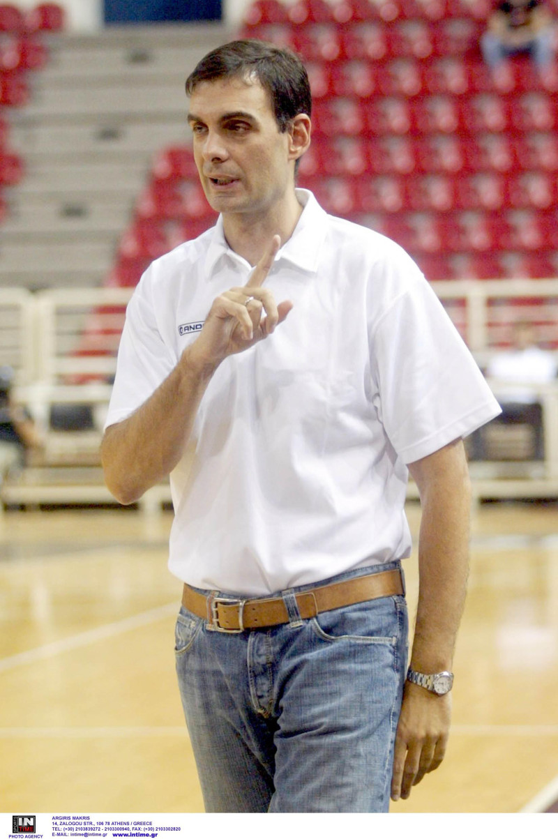 Τι δουλειά έκανε ο Γιώργος Μπαρτζώκας πριν γίνει κορυφαίος προπονητής;