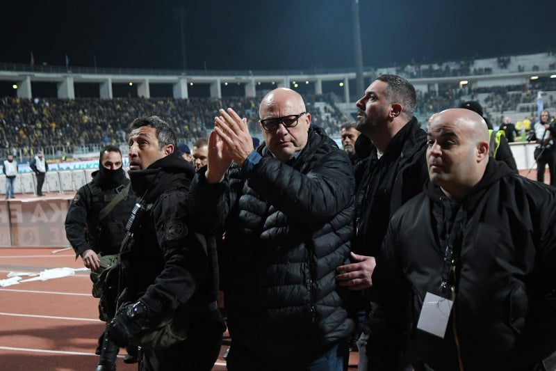 Χαμός με τον Μπέο και την προκλητική κίνηση προς οπαδούς της ΑΕΚ (ΦΩΤΟ)