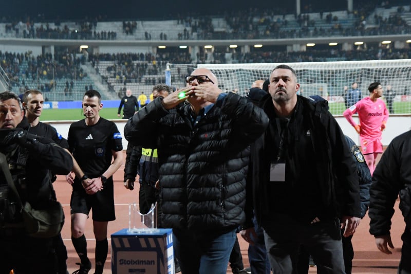 Χαμός με τον Μπέο και την προκλητική κίνηση προς οπαδούς της ΑΕΚ (ΦΩΤΟ)