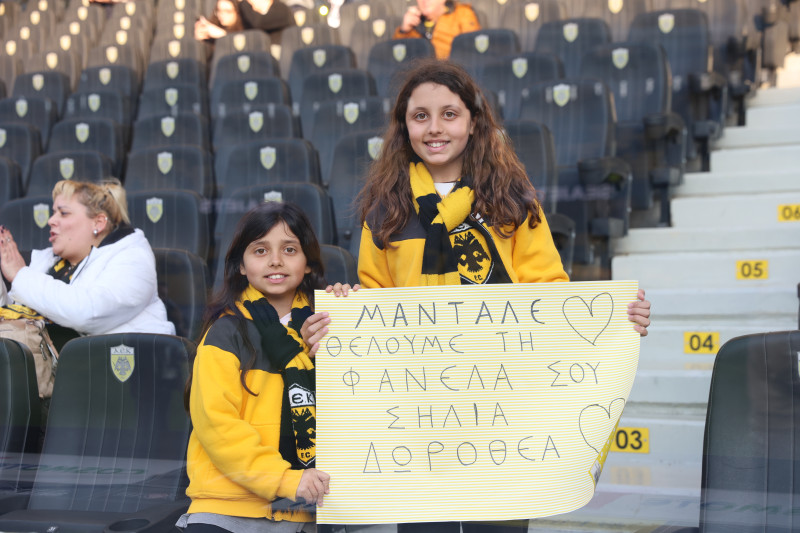 Δεν υπάρχει! Τί ζήτησαν δύο κορίτσια της ΑΕΚ από Μάνταλο (ΦΩΤΟ)