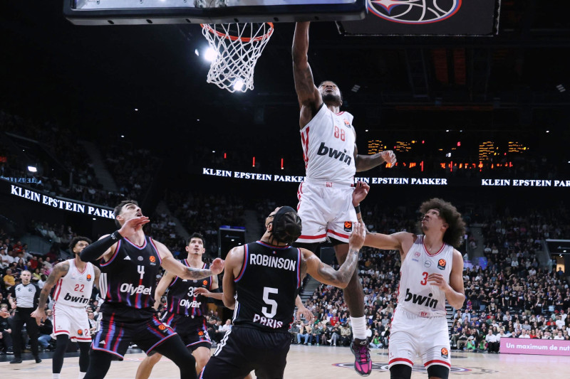 Βομβάρδισε τρίποντα το Παρίσι ο Ολυμπιακός - "Επιστροφή" Πίτερς! (Vid)