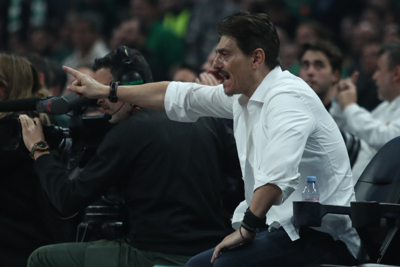 Κατέβηκε στο παρκέ ο Γιαννακόπουλος - Μπήκε μέσα στην τριποντάρα Ναν! (Vid)