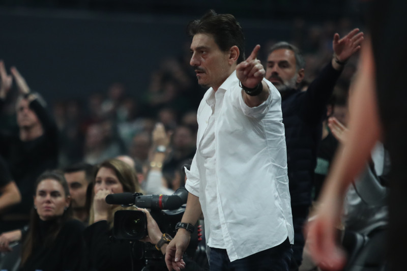 Κατέβηκε στο παρκέ ο Γιαννακόπουλος - Μπήκε μέσα στην τριποντάρα Ναν! (Vid)