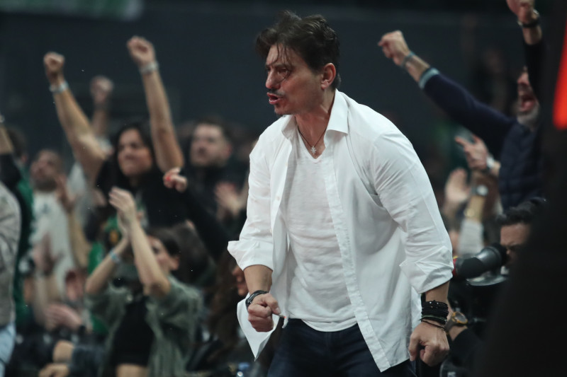 Κατέβηκε στο παρκέ ο Γιαννακόπουλος - Μπήκε μέσα στην τριποντάρα Ναν! (Vid)