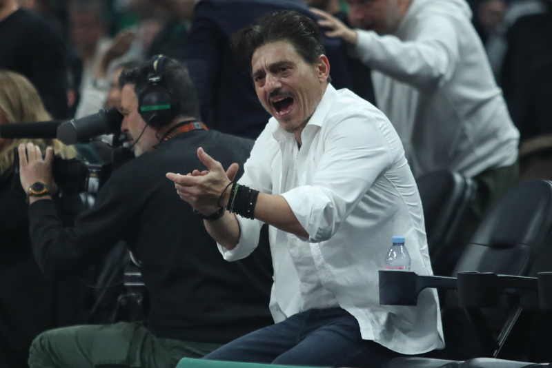 Κατέβηκε στο παρκέ ο Γιαννακόπουλος - Μπήκε μέσα στην τριποντάρα Ναν! (Vid)