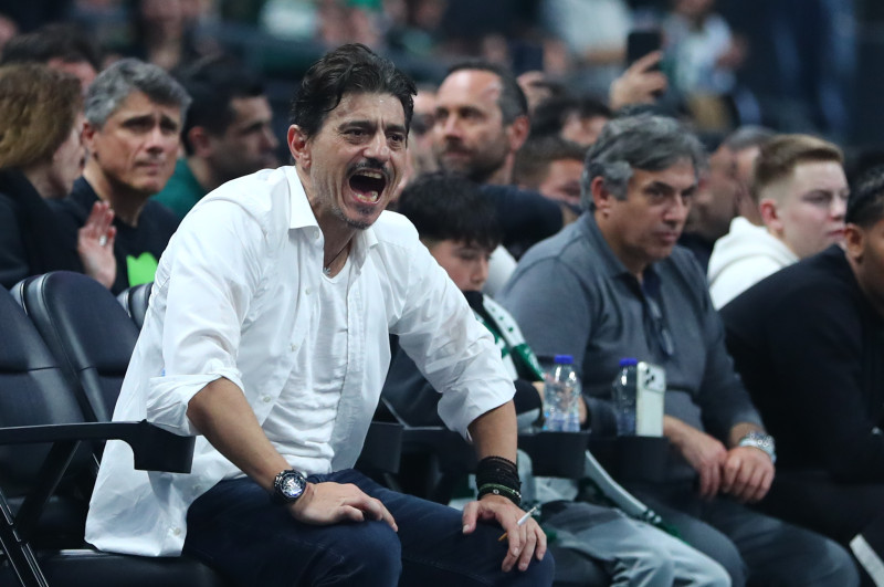 Κατέβηκε στο παρκέ ο Γιαννακόπουλος - Μπήκε μέσα στην τριποντάρα Ναν! (Vid)