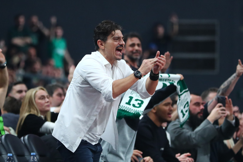 Κατέβηκε στο παρκέ ο Γιαννακόπουλος - Μπήκε μέσα στην τριποντάρα Ναν! (Vid)