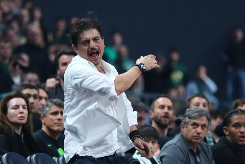 Κατέβηκε στο παρκέ ο Γιαννακόπουλος - Μπήκε μέσα στην τριποντάρα Ναν! (Vid)