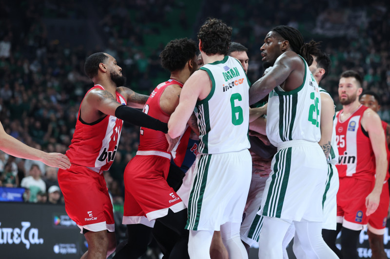 "Ξύλο": Χαμός με Ναν-Ντόρσεϊ, αντάλλαξαν… κουτουλιές και αποβλήθηκαν! (Vid)