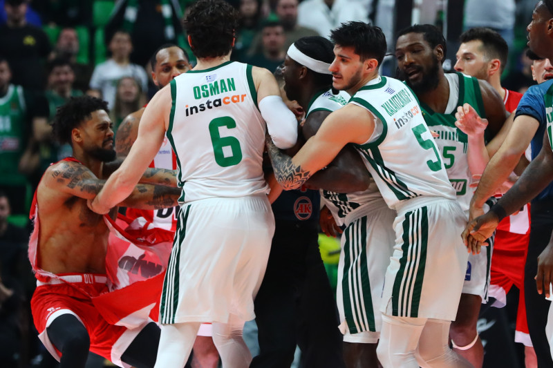 "Ξύλο": Χαμός με Ναν-Ντόρσεϊ, αντάλλαξαν… κουτουλιές και αποβλήθηκαν! (Vid)