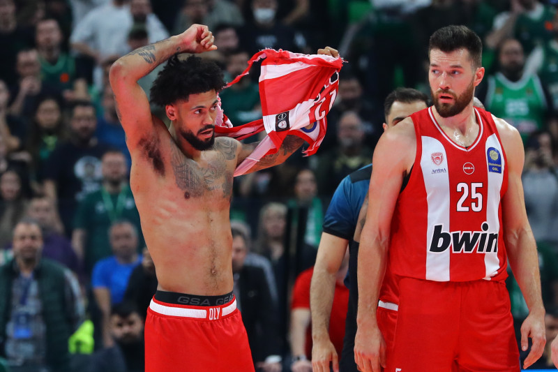 "Ξύλο": Χαμός με Ναν-Ντόρσεϊ, αντάλλαξαν… κουτουλιές και αποβλήθηκαν! (Vid)