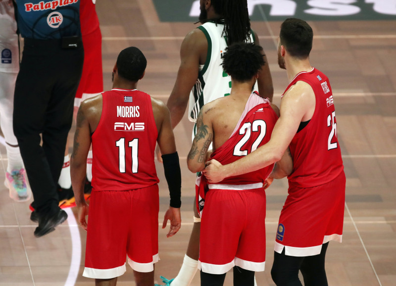 "Ξύλο": Χαμός με Ναν-Ντόρσεϊ, αντάλλαξαν… κουτουλιές και αποβλήθηκαν! (Vid)