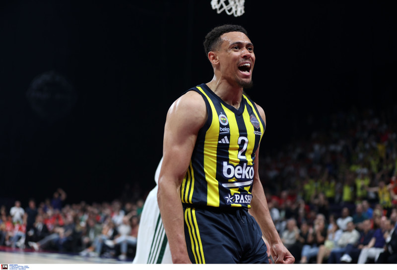 Σαρωτικές αλλαγές στη Φενέρ: Φεύγει ο Χολ, παίρνει 4 παίκτες!