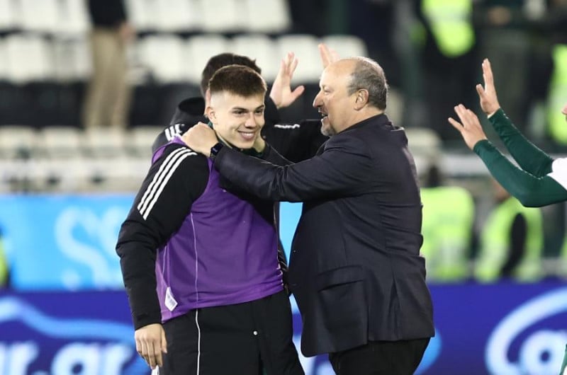 Μπενίτεθ: "Γινόμαστε καλύτεροι" - Γιατί έδωσε συγχαρητήρια στους παίκτες