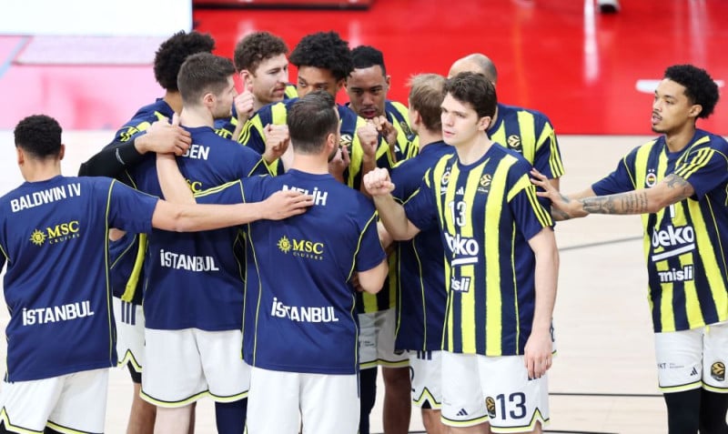 Εμφύλιος στη Φενέρ - Τούρκοι οπαδοί έπαιξαν ξύλο μεταξύ τους στις κερκίδες 