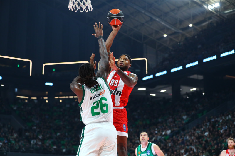 Τιμωρήθηκε ο Τάιρικ Τζόουνς για τη χειρονομία στον κόσμο του Παναθηναϊκού!