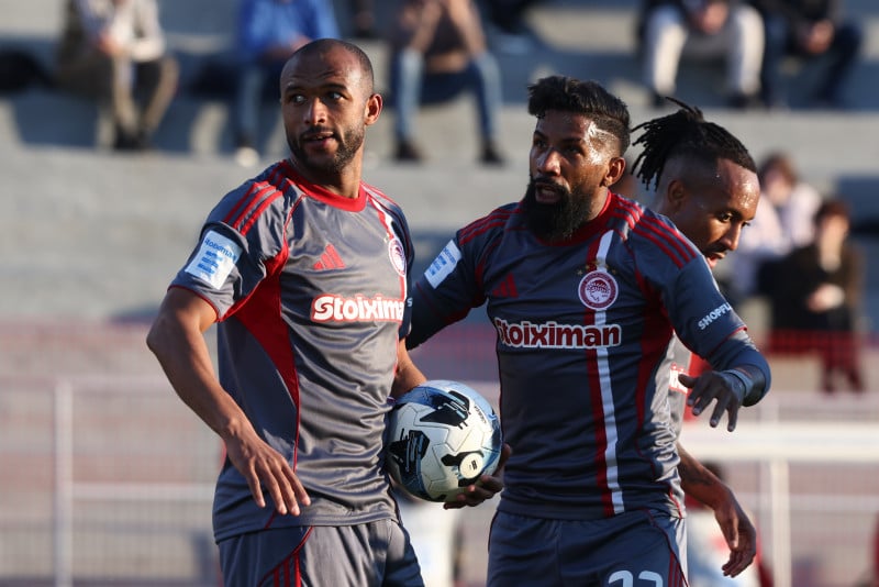 Ελ Κααμπί και Ροντινέι πανηγυρίζουν γκολ