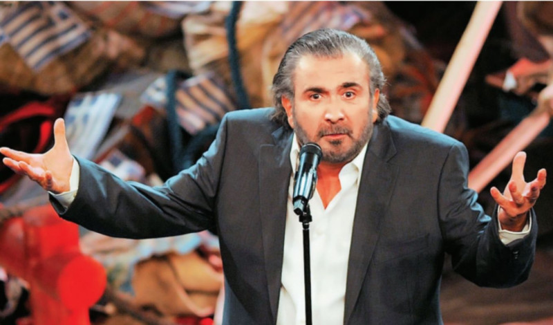 Ο Λάκης Λαζόπουλος φέρνει τα πάνω-κάτω στην πολιτική σκηνή της Ελλάδας!
