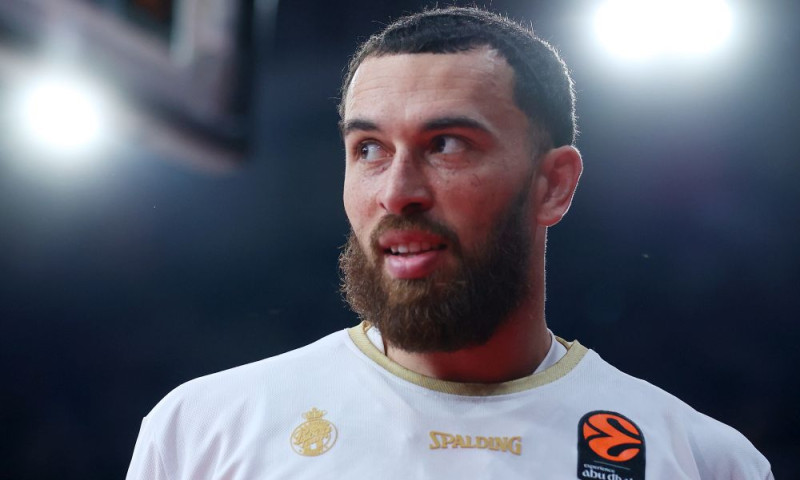 Απάντηση φωτιά Τζέιμς σε φίλο του Ολυμπιακού: "Ναι, σας σκέφτομαι συνέχεια"