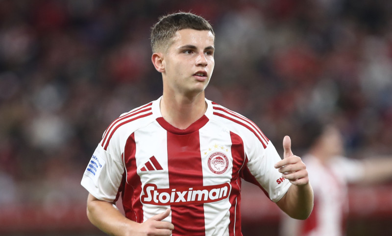 Παρέλαση κάνουν κορυφαίες ομάδες για δύο παιδιά του Ολυμπιακού