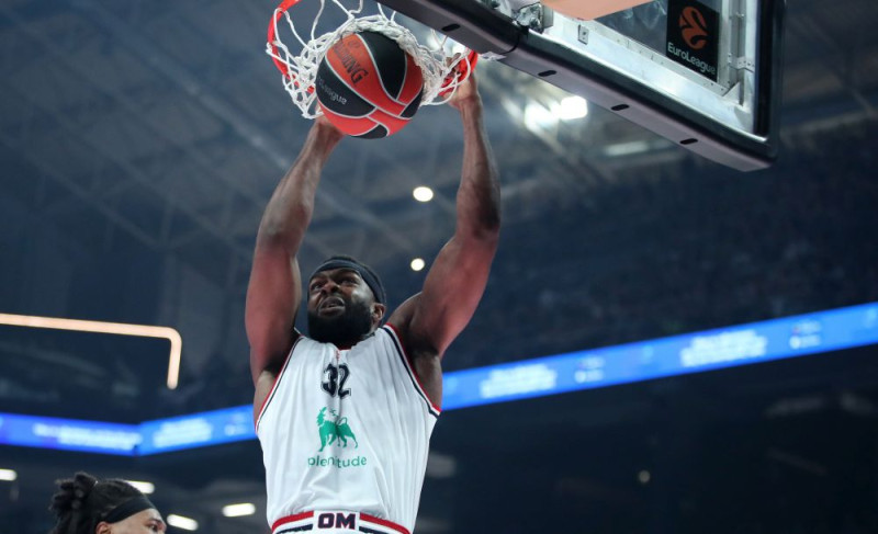 O Τζος Νίμπο