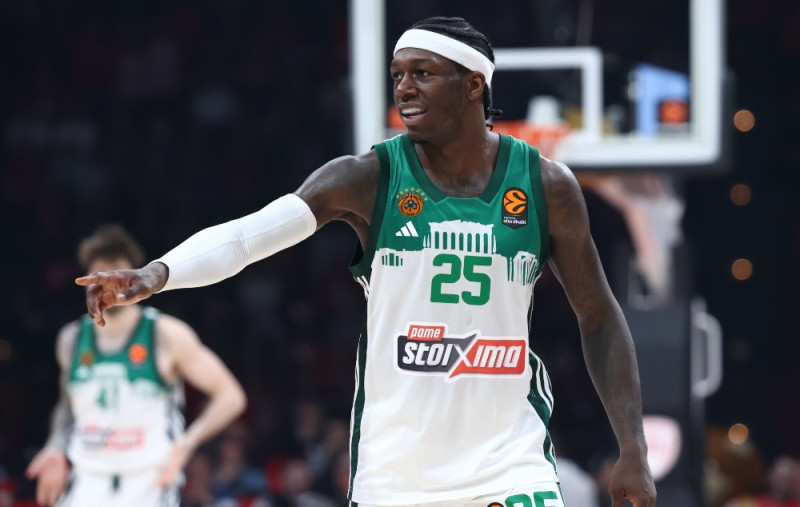 Νεαρός πήρε στο κυνήγι τον Ναν για ένα αυτόγραφο και μια φωτό (ΒΙΝΤΕΟ)