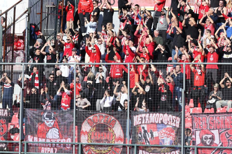 Ερυθρόλευκη απόβαση στις Σέρρες - Δυναμικό παρών στις εξέδρες (ΦΩΤΟ)