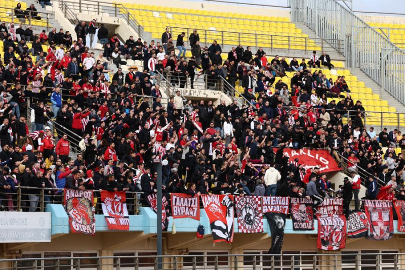 "Ερυθρόλευκο" το Ηράκλειο - Δυναμικό παρών των οπαδών του Ολυμπιακού