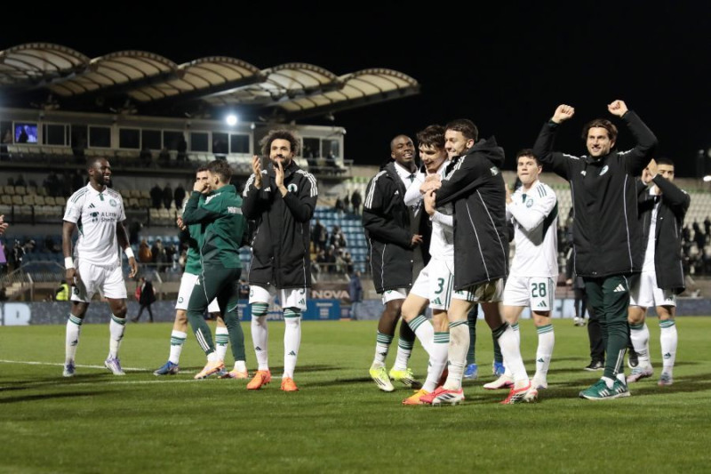 Αποθεώθηκαν οι παίκτες του ΠΑΟ από τον κόσμο - Πανηγυρισμοί μετά το διπλό