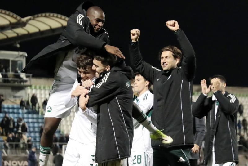 Αποθεώθηκαν οι παίκτες του ΠΑΟ από τον κόσμο - Πανηγυρισμοί μετά το διπλό