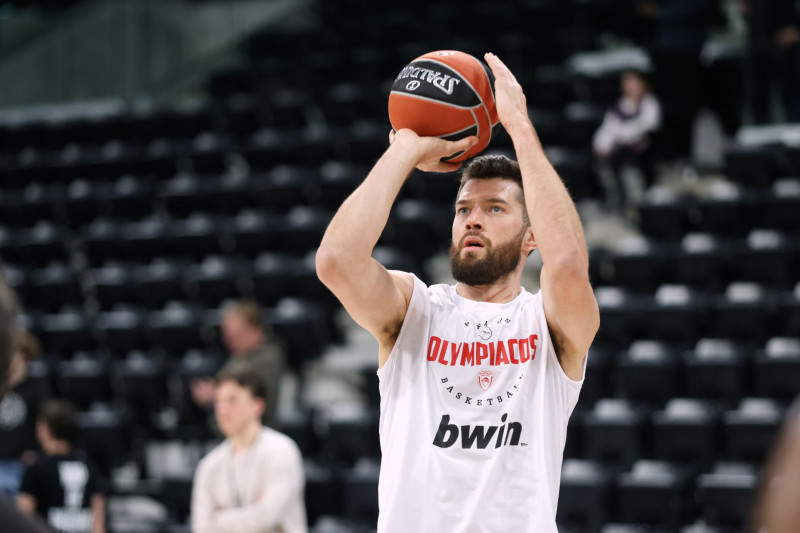 "Μαρτύρησε" ο Πίτερς! Τί συνέβη στα αποδυτήρια στο Παρίσι; (ΒΙΝΤΕΟ)